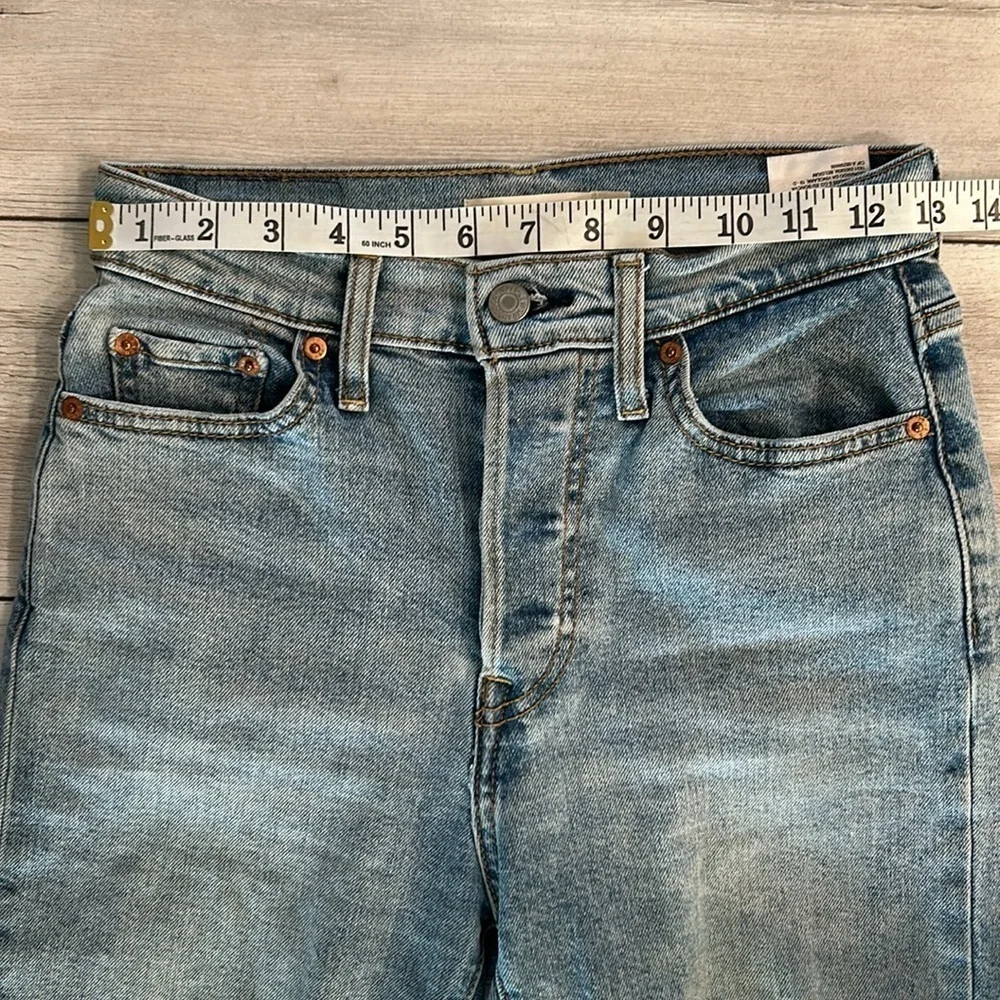 Levi's wedgie straight button flu jeans size 26